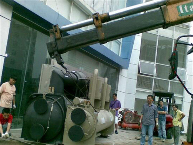 怀柔区随车吊和汽车吊的核心区别是什么？哪种更省钱？